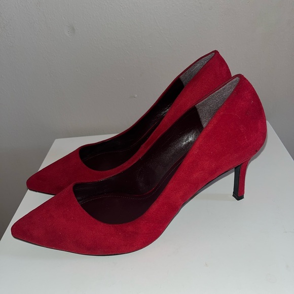 Red heels! - Picture 2 of 8